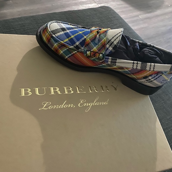 Brand new Burberry - Picture 4 of 4